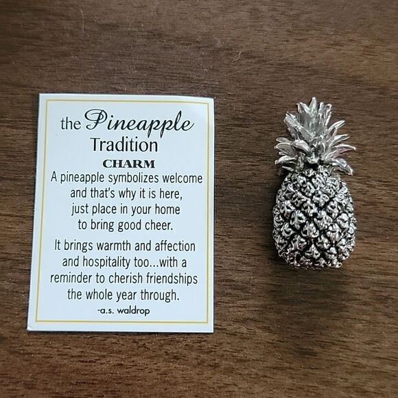 THE PINEAPPLE TRADITION CHARM - NEW IN BOX - Picture 1 of 9